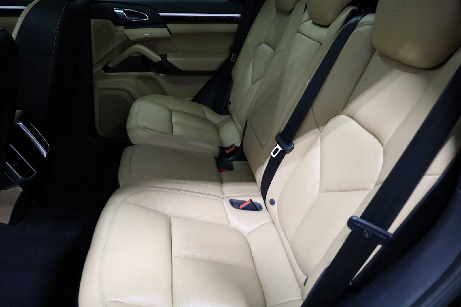 2018 Porsche Cayenne Platinum Edition photo 33