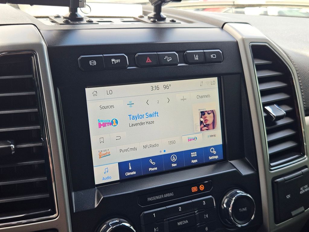 2021 Ford F-250 Lariat photo 21