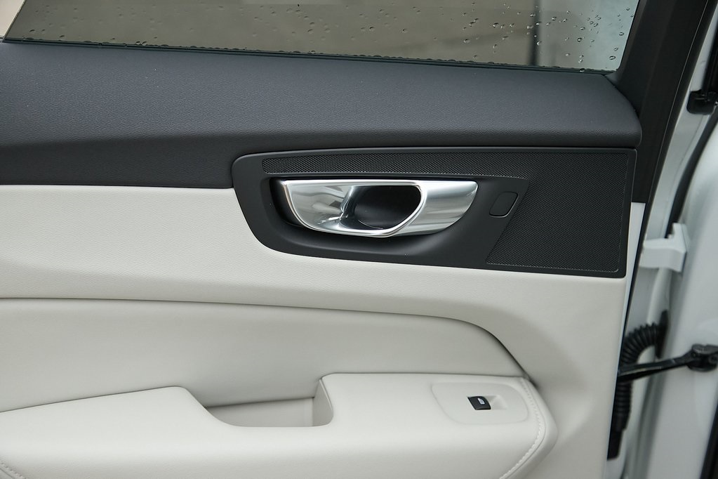 2026 VOLVO XC60 - Image 17