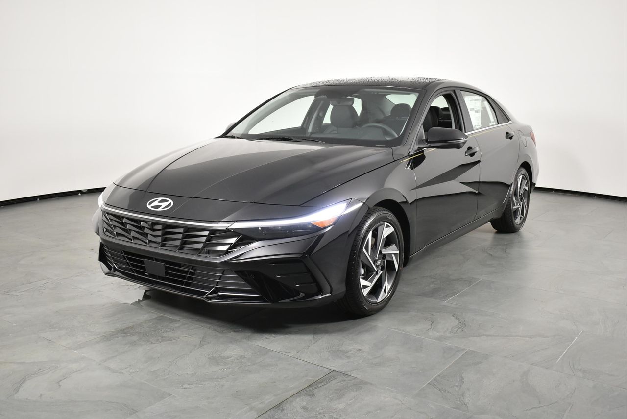 2025 Hyundai Elantra Limited's photo