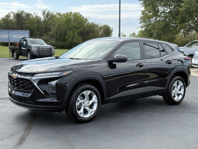 2026 Chevrolet Trax LS photo 3