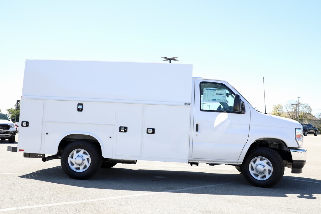 2026 Ford E-350 Base photo 9
