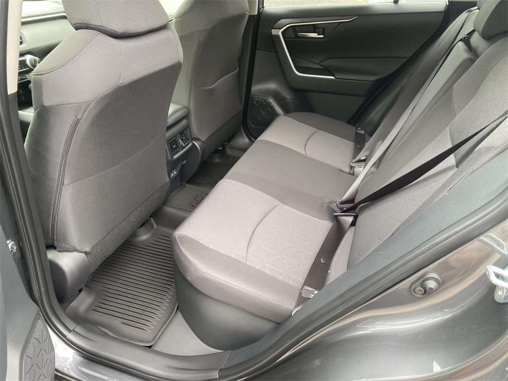2025 Toyota RAV4 Hybrid XLE photo 7