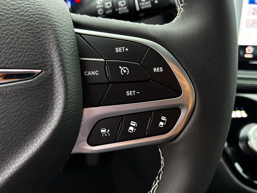 2026 Chrysler Pacifica photo 13