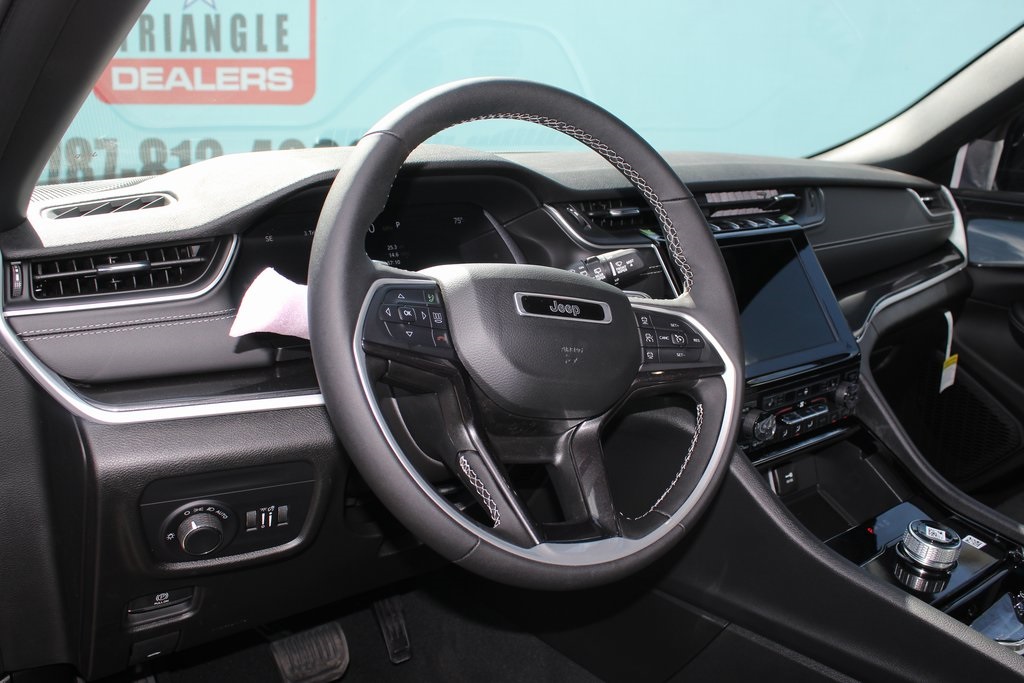 2025 Jeep Grand Cherokee Altitude X photo 4