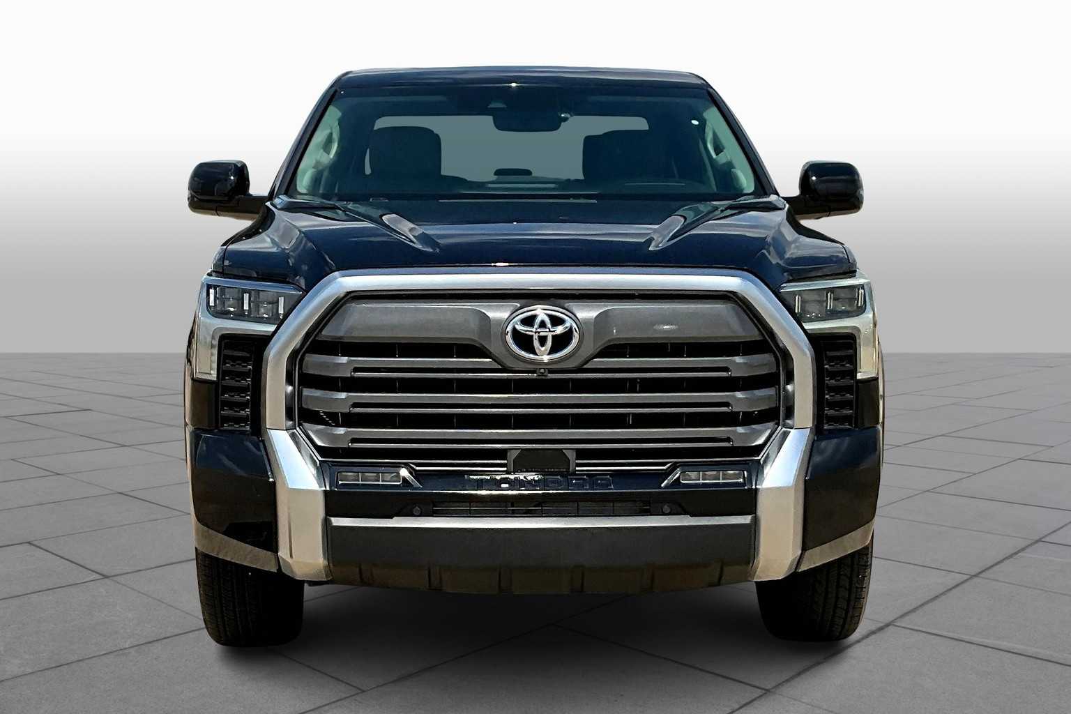 2024 Toyota Tundra Limited CrewMax photo 3