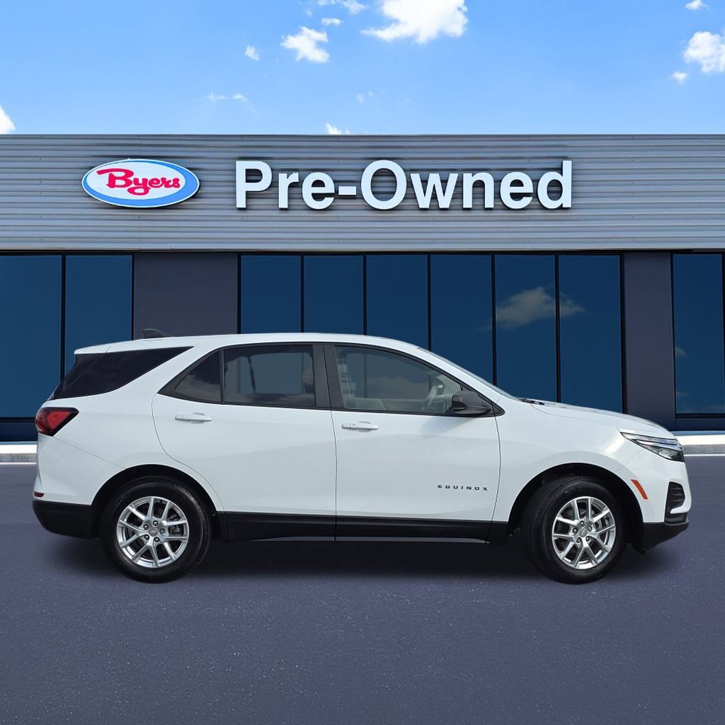 2022 Chevrolet Equinox LS photo 2