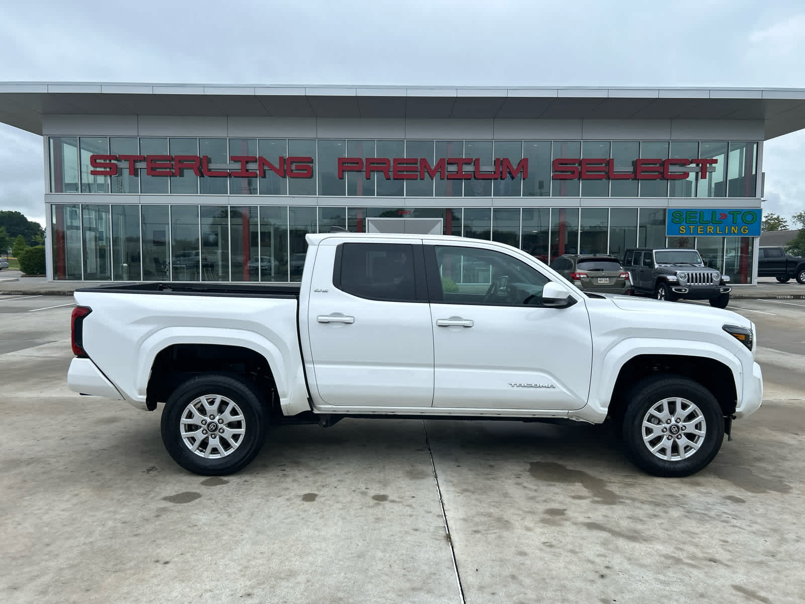 2024 Toyota Tacoma SR5's photo