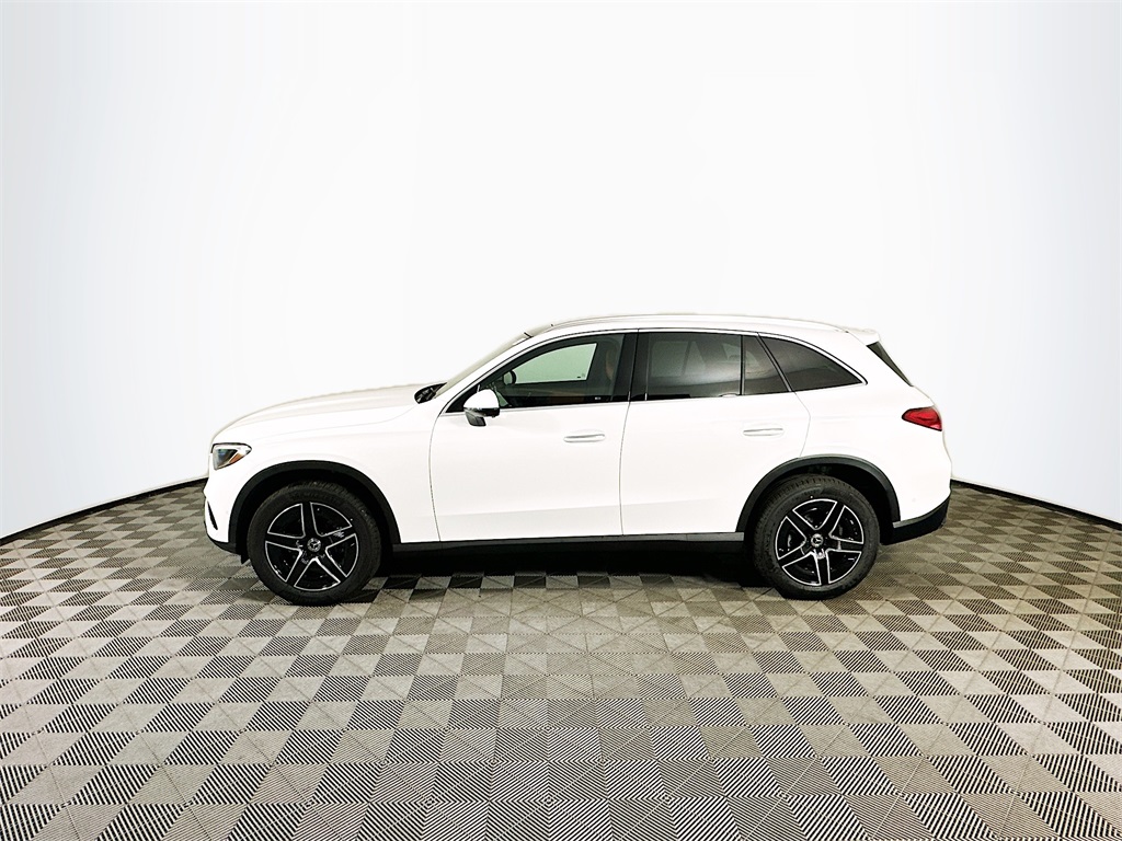 2026 Mercedes Benz GLC 300 4MATIC photo 4