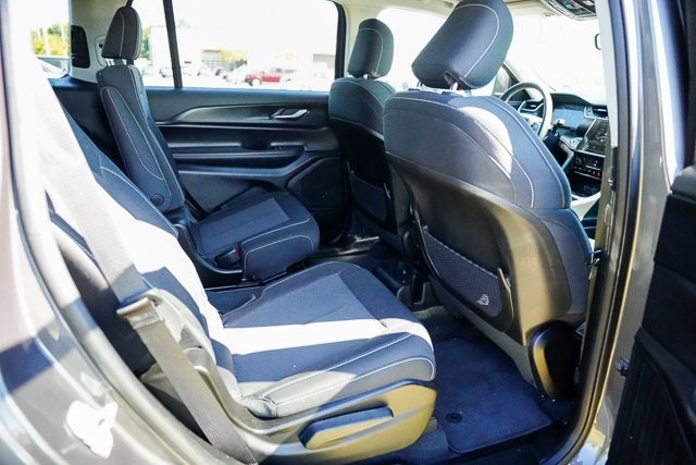 2023 Jeep Grand Cherokee Laredo photo 32