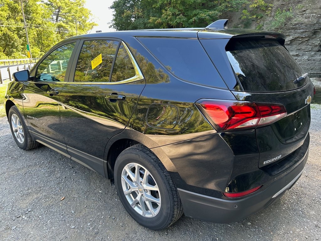 2022 Chevrolet Equinox LT photo 3
