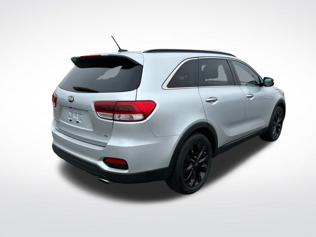 2019 Kia Sorento S photo 2
