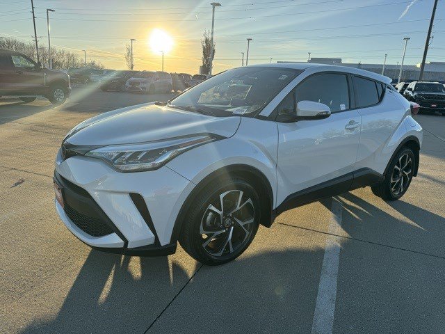 2022 Toyota C-HR XLE photo 3