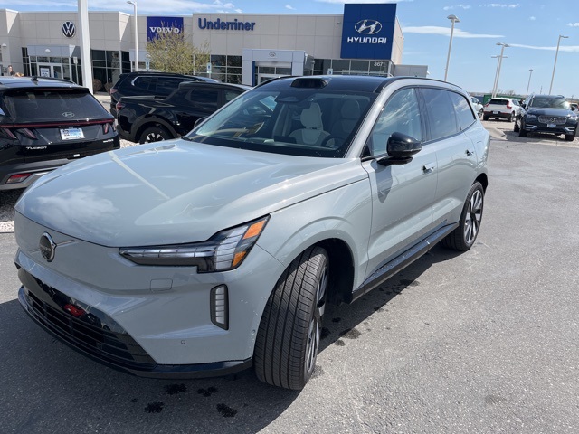 2025 Volvo EX90 Ultra's photo