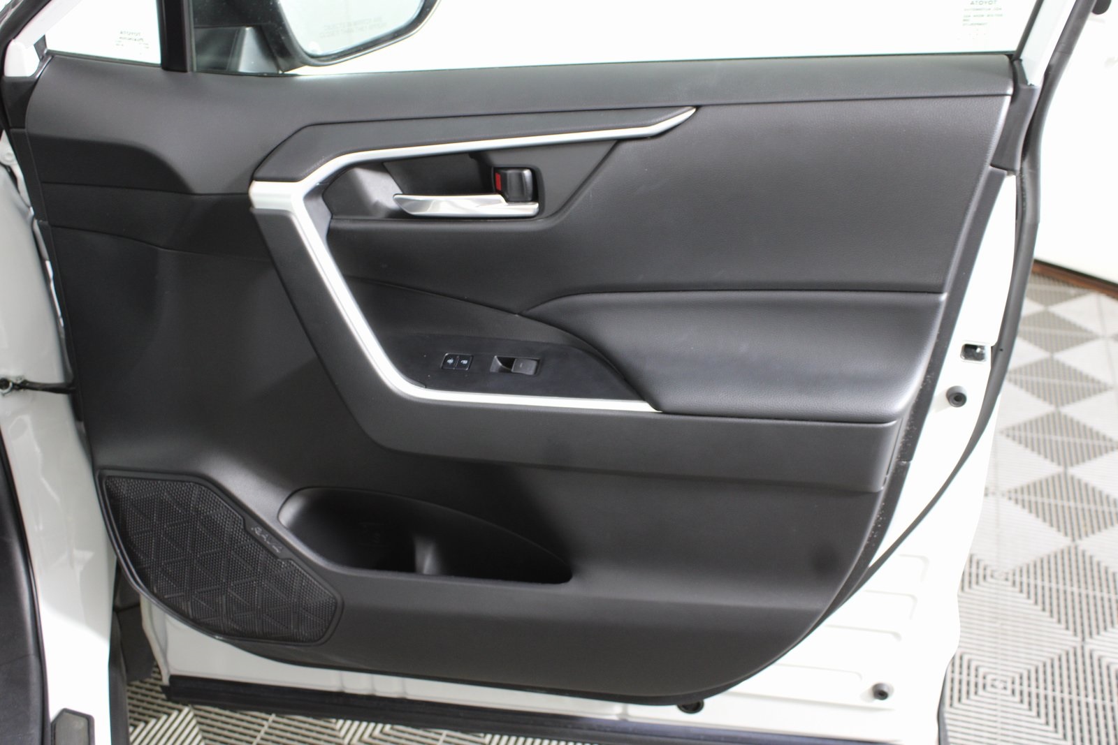 2022 Toyota RAV4 XLE photo 17