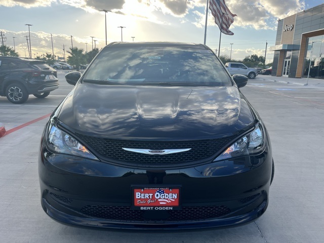 2026 Chrysler Voyager LX photo 2