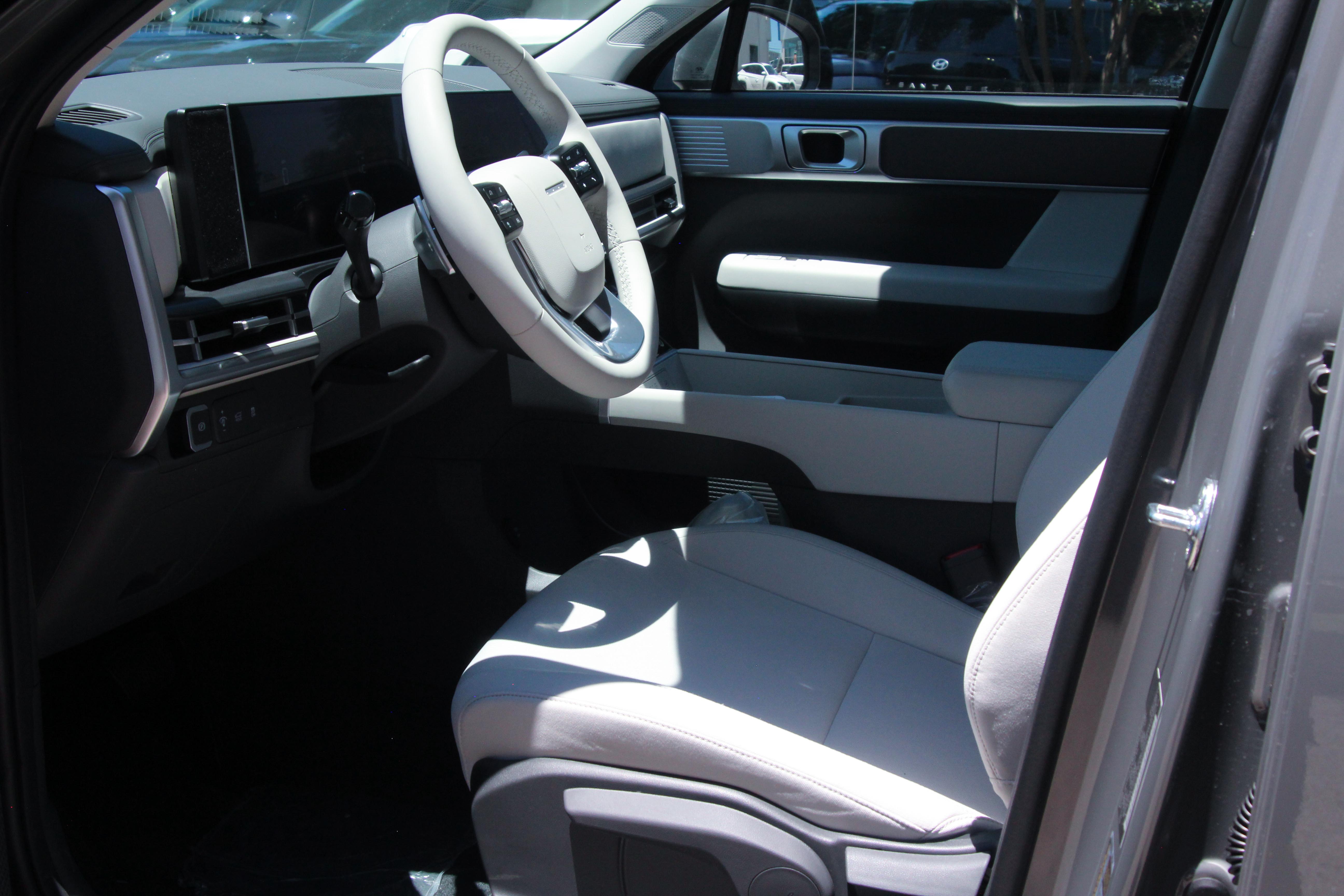 2026 Hyundai Santa Fe SE photo 8