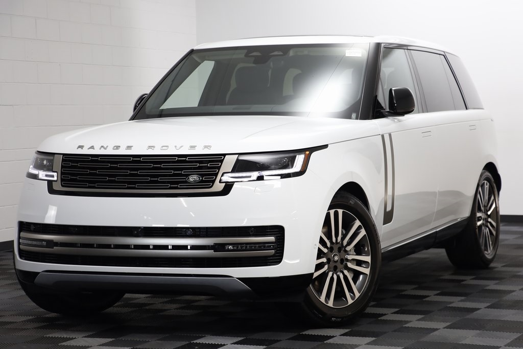 2025 Land Rover Range Rover SE's photo