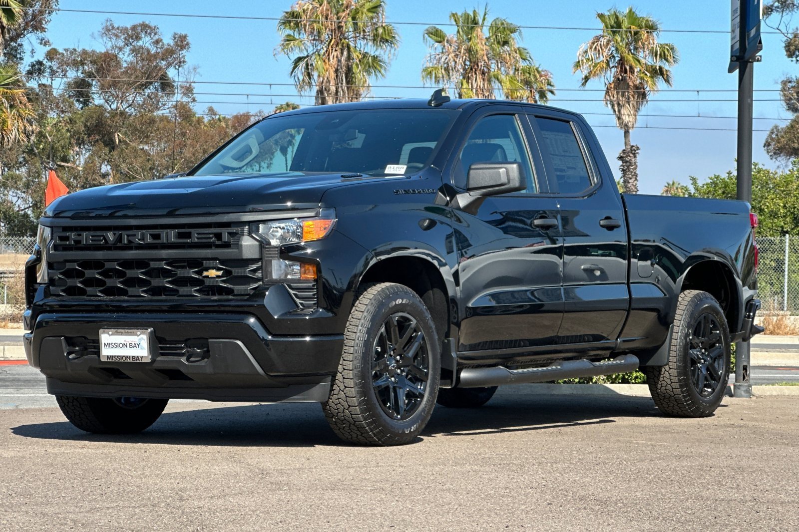 2025 Chevrolet Silverado 1500 Custom photo 8