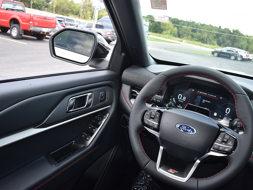 2025 Ford Explorer ST photo 16