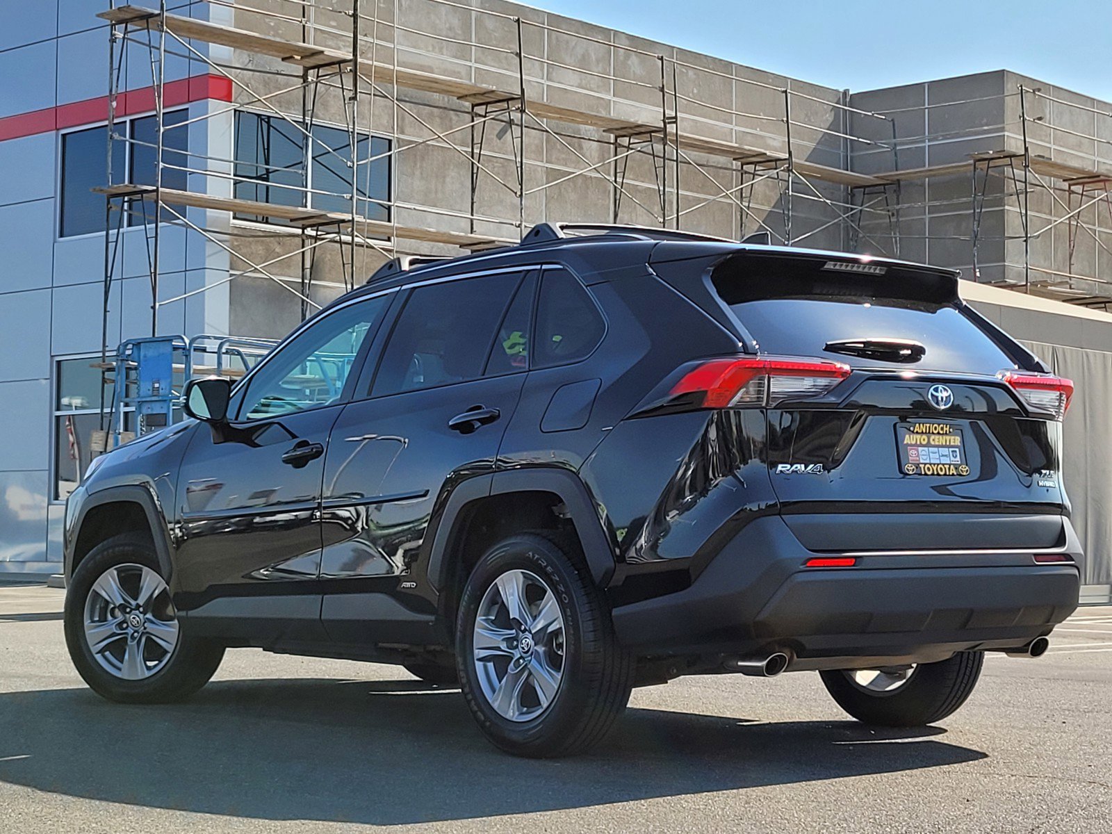 2023 Toyota RAV4 Hybrid XLE photo 5