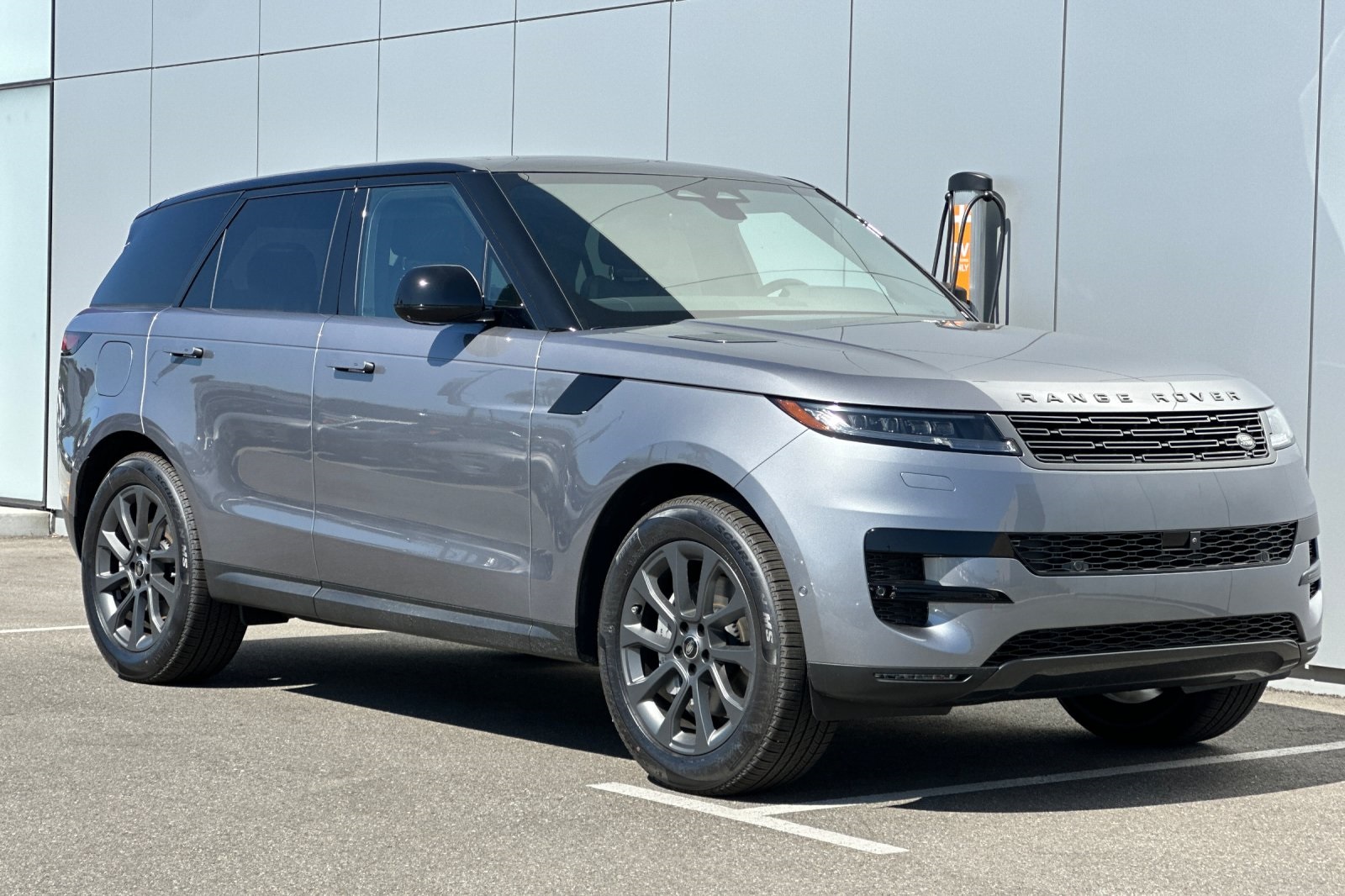 2025 Land Rover Range Rover Sport SE photo 8