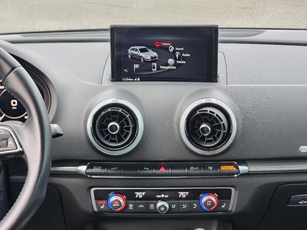 2017 Audi A3 E-tron Premium Plus photo 2