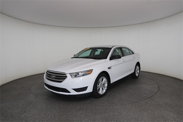 2018 Ford Taurus SE photo 3