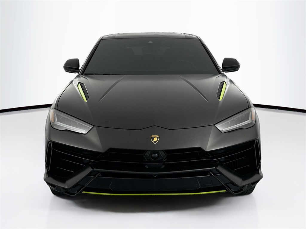 2023 Lamborghini Urus S photo 2