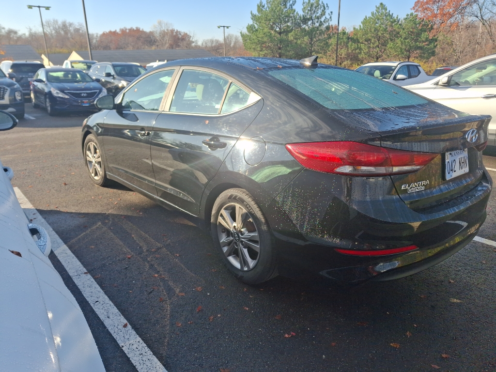 2017 Hyundai Elantra Value Edition photo 4