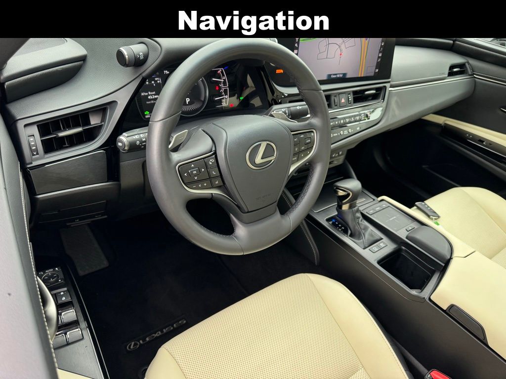 2022 Lexus ES 300h photo 2