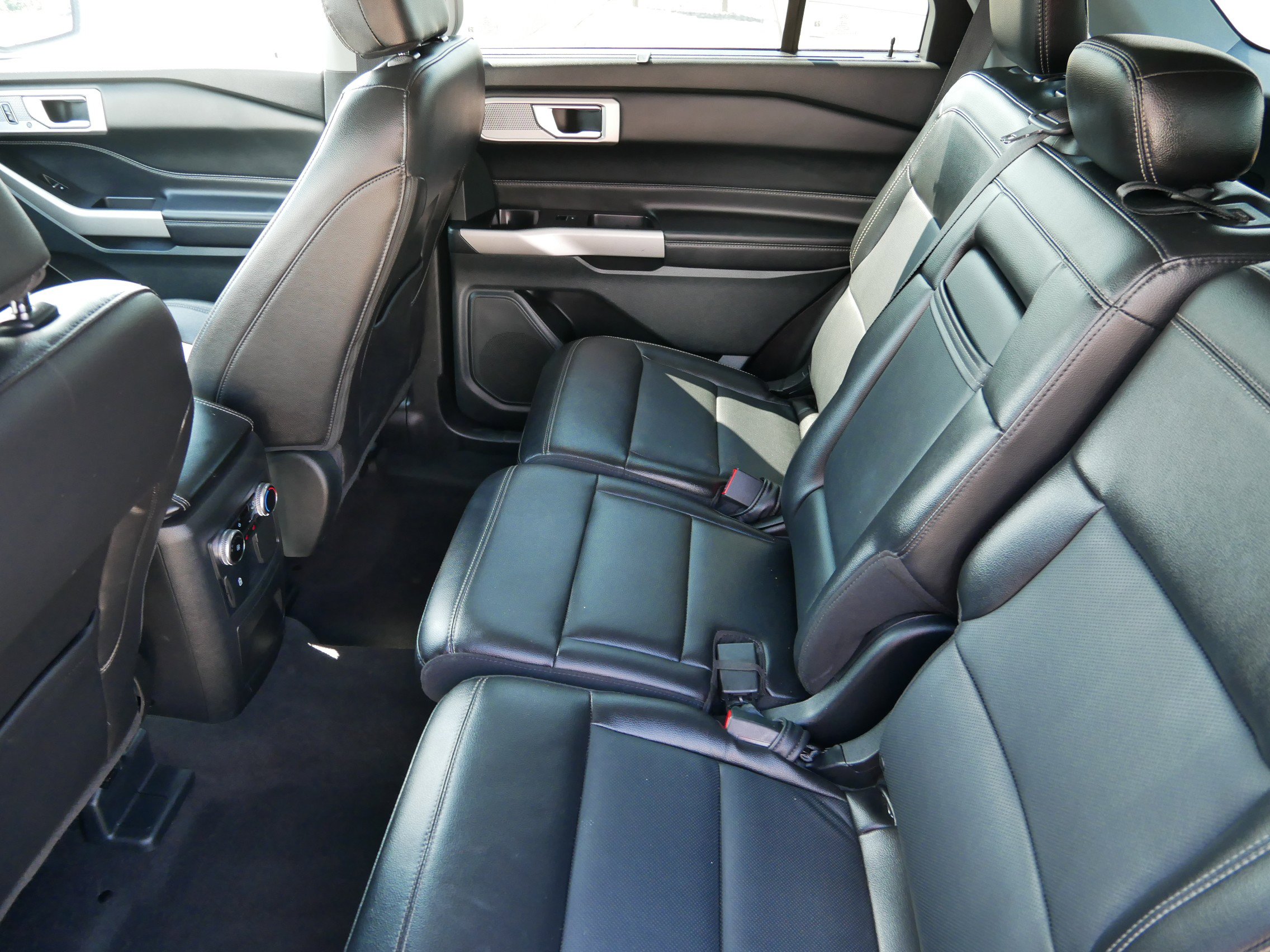 2023 Ford Explorer Limited photo 12