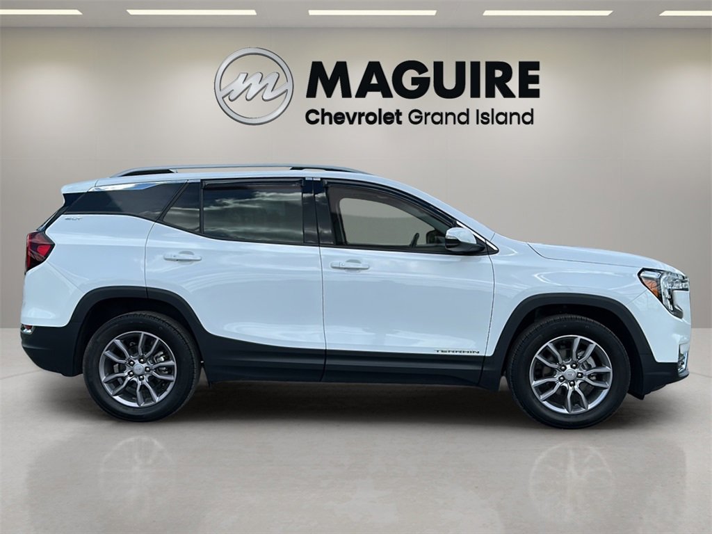 2022 Gmc Terrain SLT photo 2