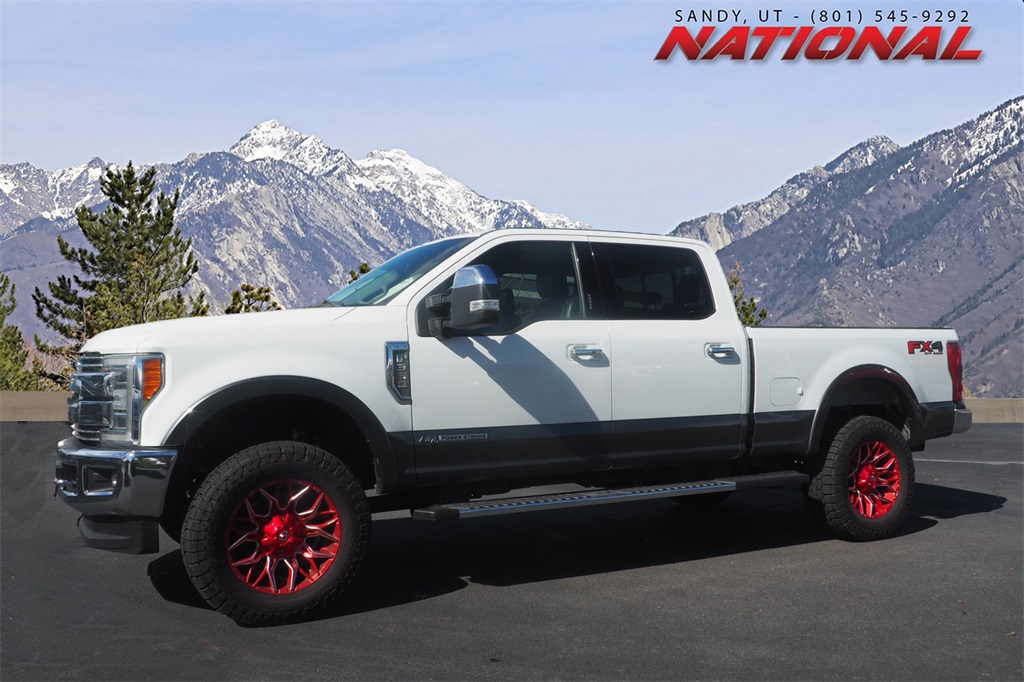 2019 Ford F-350 Super Duty Lariat's photo