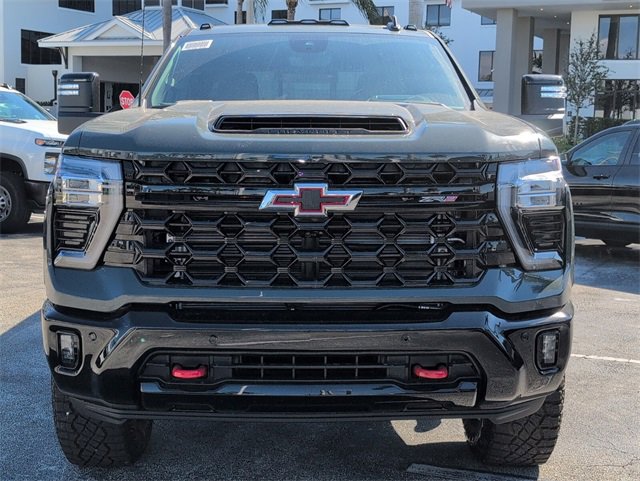 2026 Chevrolet Silverado 2500HD ZR2 photo 2