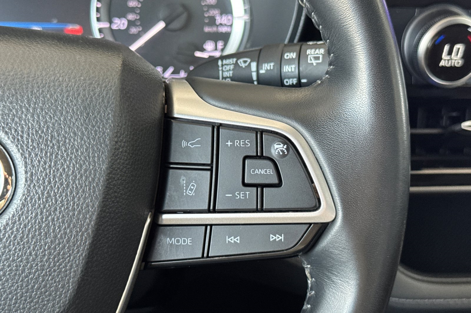 2024 Toyota Highlander LE photo 28