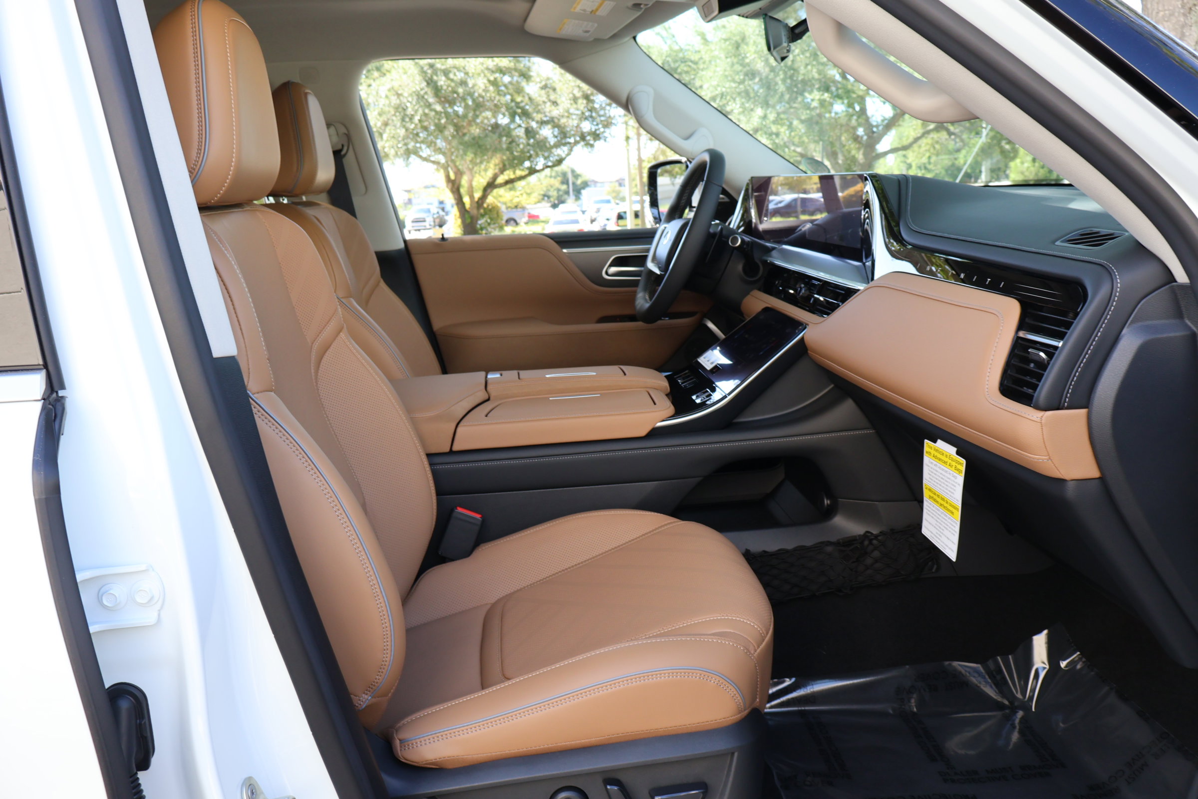 2026 Infiniti QX80 Luxe photo 22
