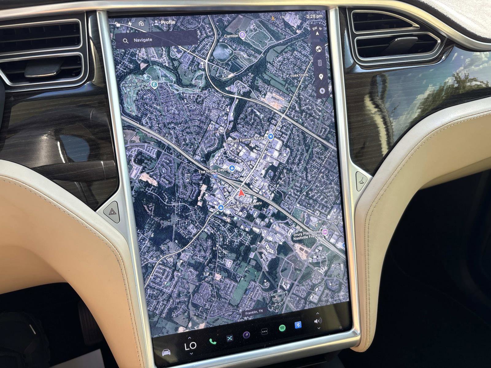 2016 Tesla Model X 90D photo 31