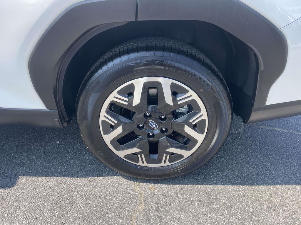 2025 Subaru Forester Base photo 3