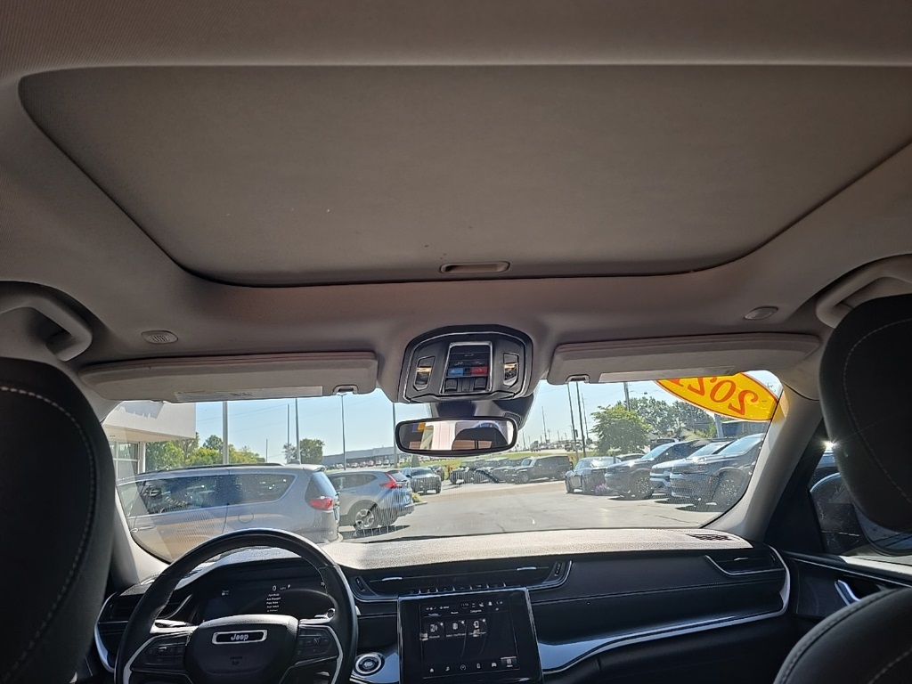 2021 Jeep Grand Cherokee Laredo photo 21