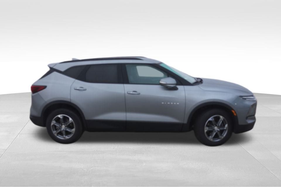 2023 Chevrolet Blazer 3LT Leather photo 2