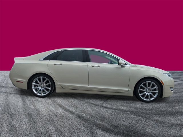 2016 Lincoln MKZ Base photo 3