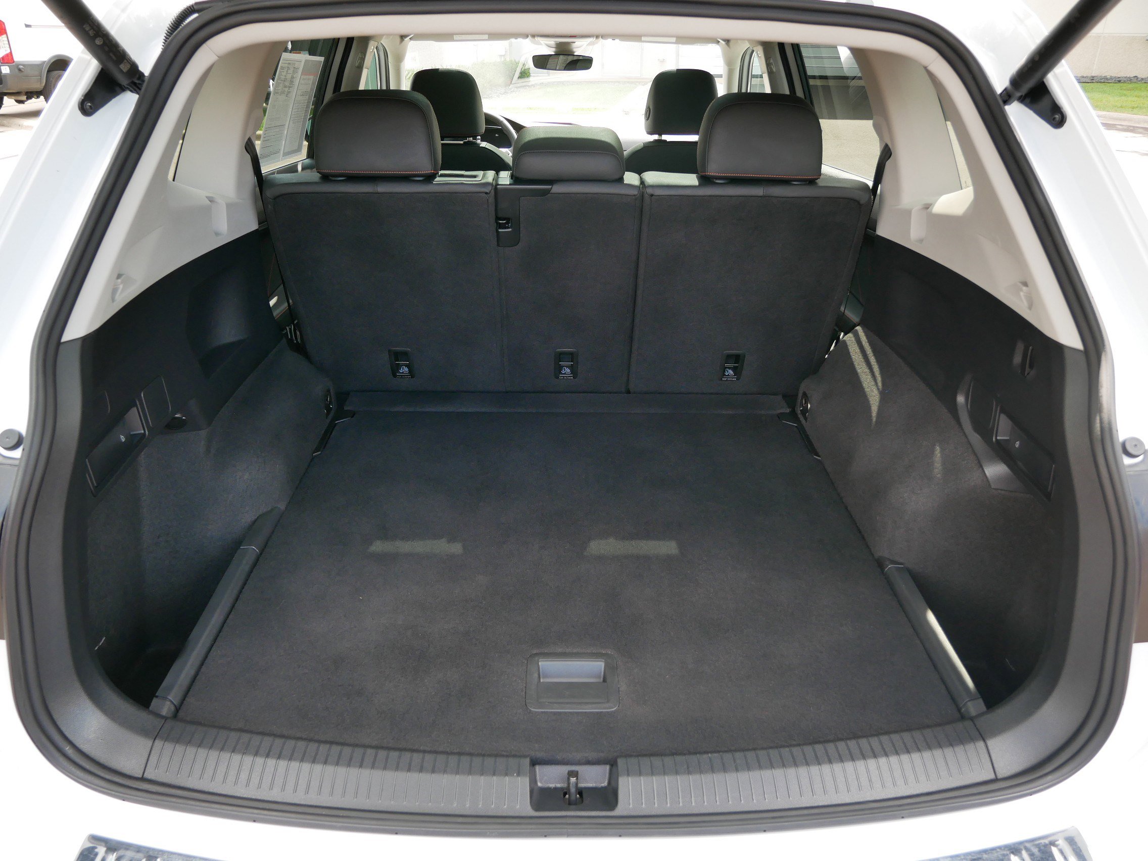 2024 Volkswagen Tiguan Wolfsburg Edition photo 16