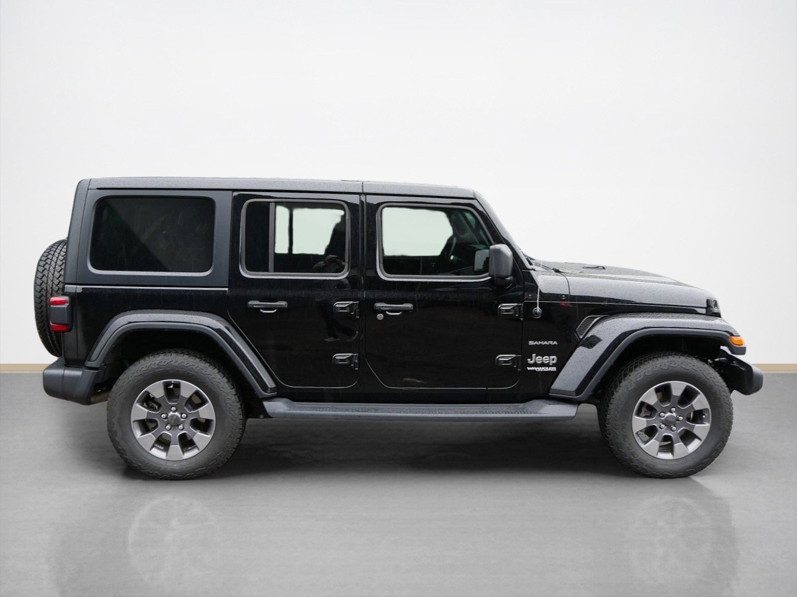 Used 2020 Jeep Wrangler Unlimited Sahara with VIN 1C4HJXENXLW189755 for sale in Maplewood, Minnesota