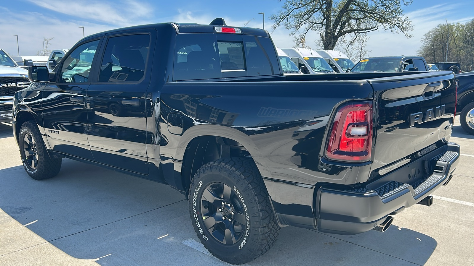 2025 Ram 1500 Warlock Tradesman photo 5