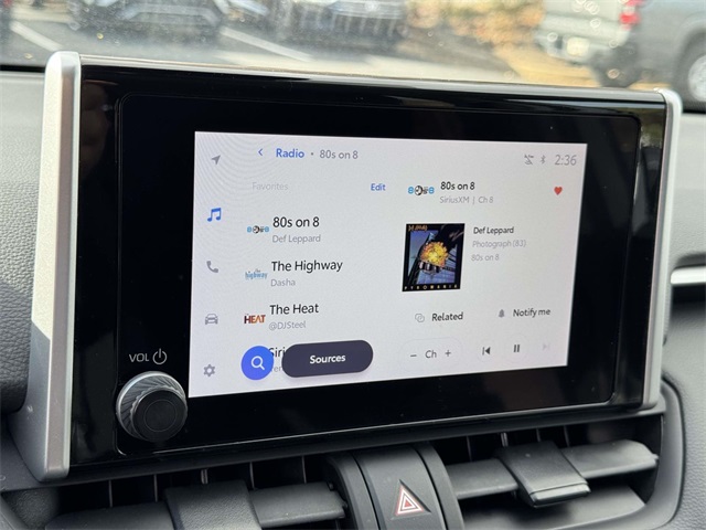 2024 Toyota RAV4 XLE photo 3