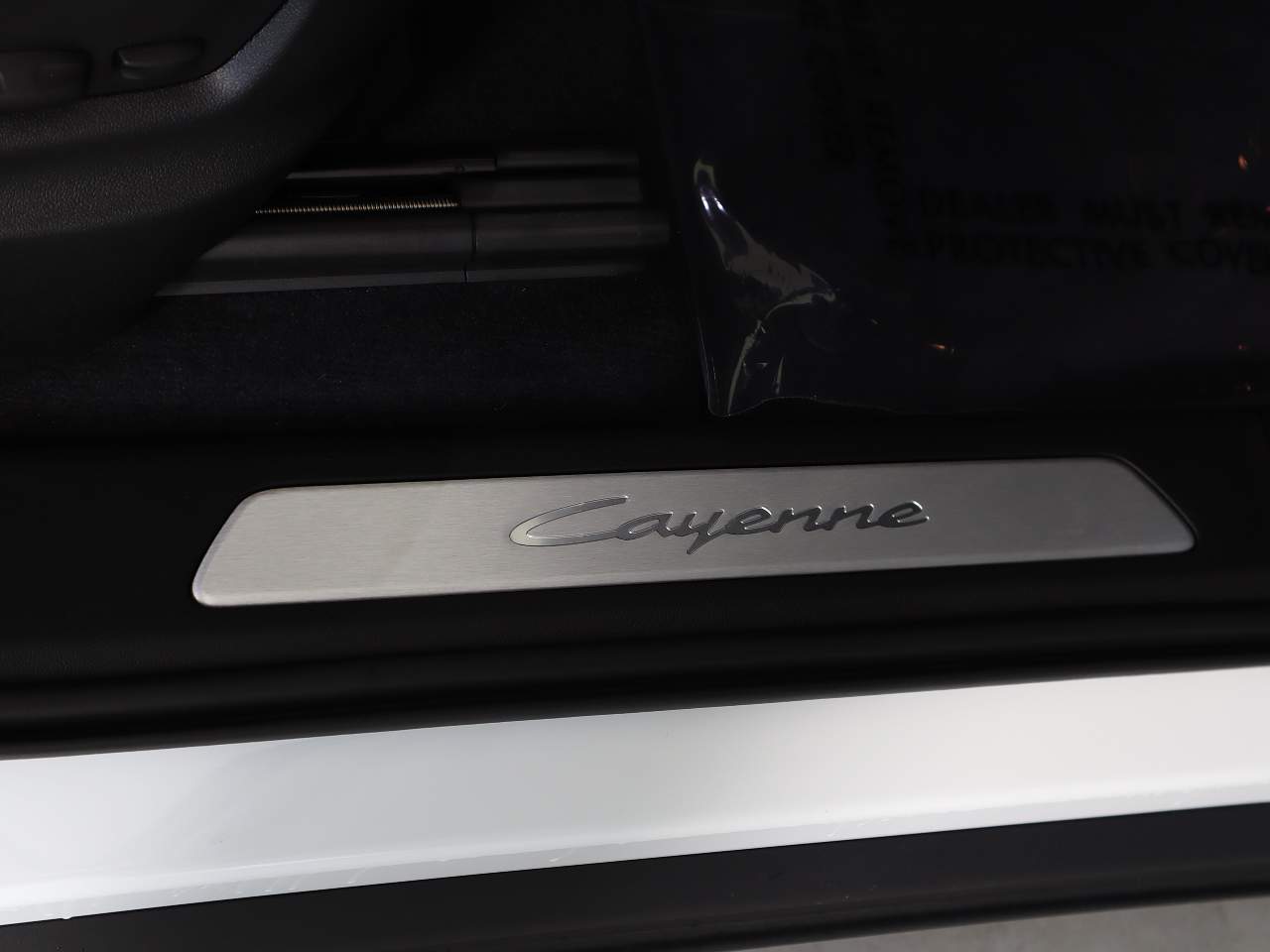 2025 Porsche Cayenne Coupe photo 21