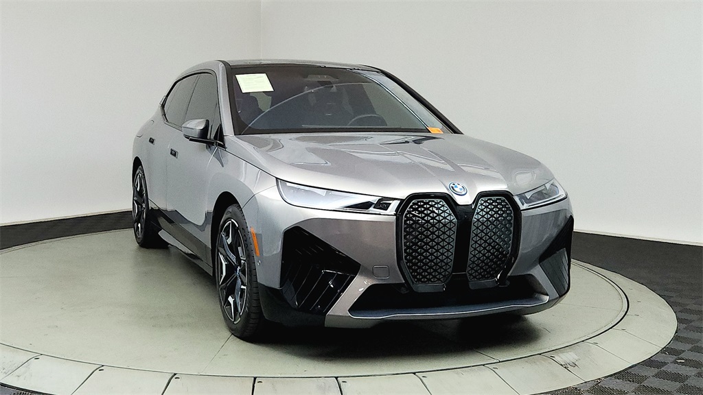 Used 2022 BMW iX Base with VIN WB523CF03NCK52075 for sale in Tigard, OR