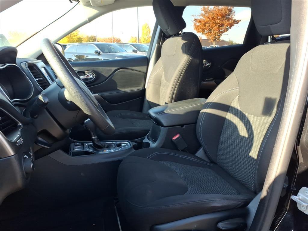 2019 Jeep Cherokee Latitude photo 3