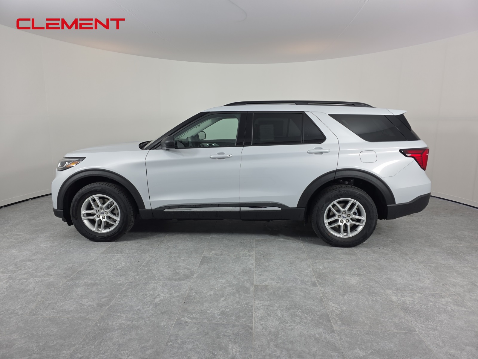 2025 Ford Explorer photo 4